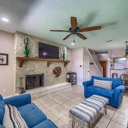 The Iron Cactus Condo On The Comal Cw C102